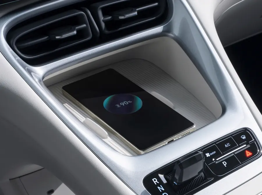 Geely EX2 wireless charging